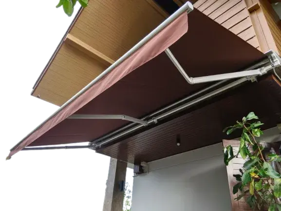 กันสาดพับเก็บได้ Siamrooftech - ภาพพื้นหลัง